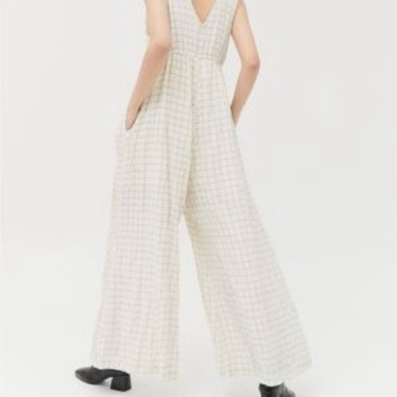 Urban Outfitters NWT Plunging Wide Leg Jumpsuit Size XS. - Picture 2 of 13